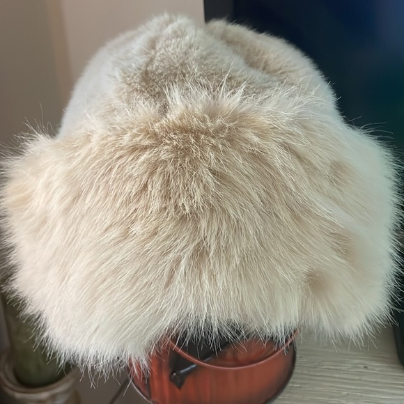 🔥FREE w/ bundle 9+fabulous hand crafted fur hat in cashmere color, more colors! - Picture 2 of 3